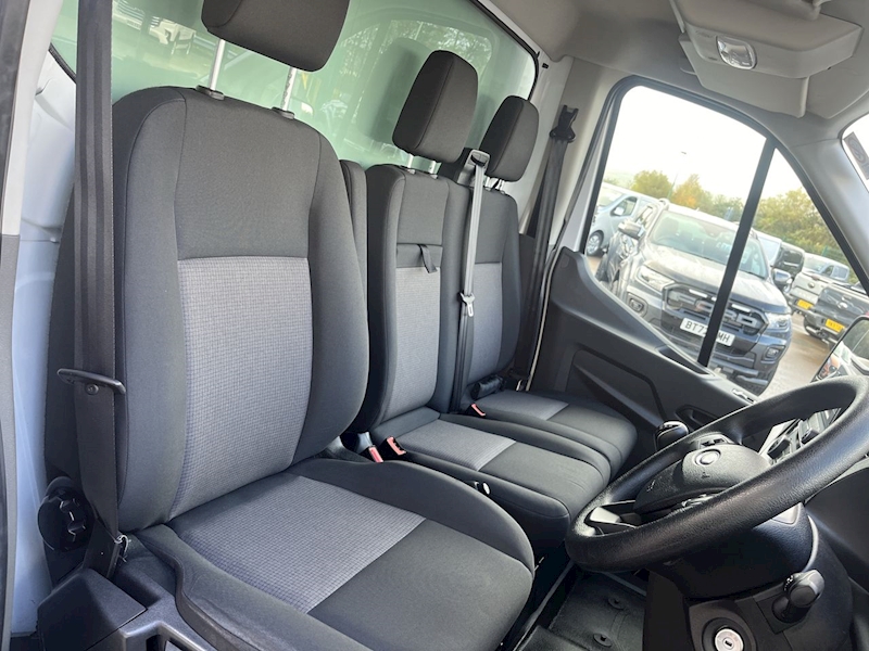 Ford TDCI 130ps Luton 13ft 6" 4.1M L3 LWB With Tail Lift & Twin Rear Wheels 2.0 2dr Luton Manual Diesel