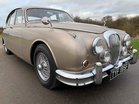 250 V8 Daimler V8 2.5 4dr Saloon manual Petrol
