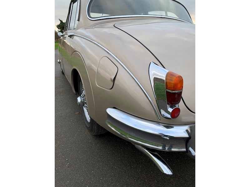 Daimler 250 V8 Daimler V8 2.5 4dr Saloon manual Petrol