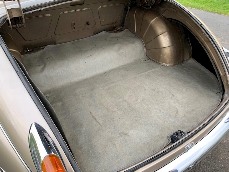 Daimler 250 V8 Daimler V8 2.5 4dr Saloon manual Petrol