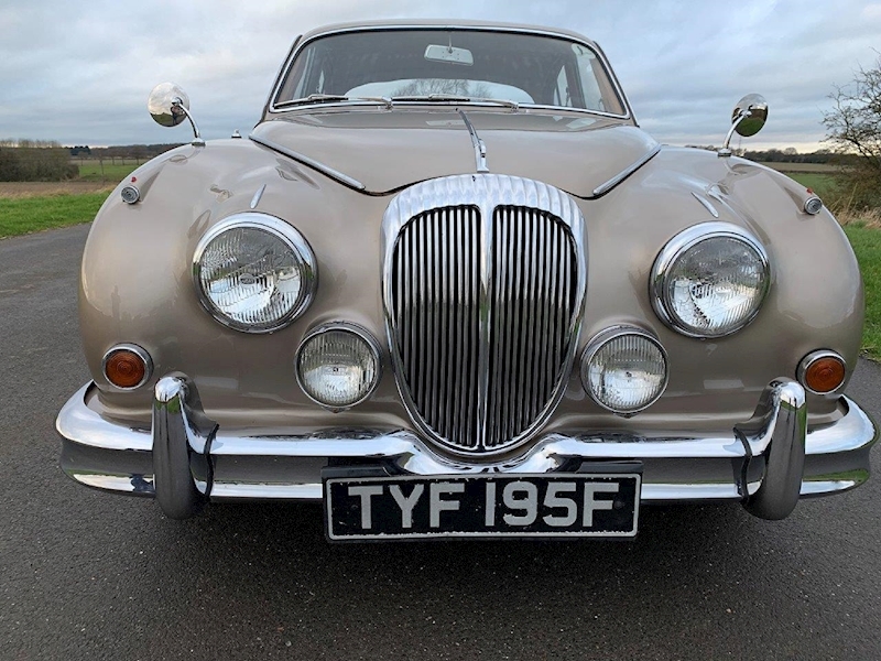 Daimler 250 V8 Daimler V8 2.5 4dr Saloon manual Petrol