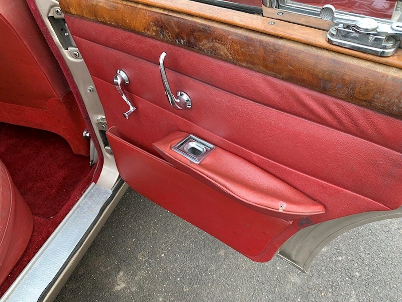 Daimler 250 V8 Daimler V8 2.5 4dr Saloon manual Petrol