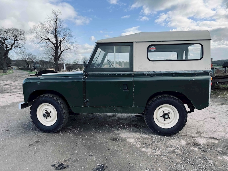 Land Rover 88 station wagon 2.25 manual petrol
