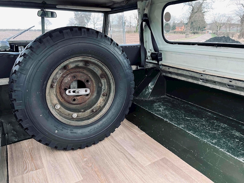 Land Rover 88 station wagon 2.25 manual petrol