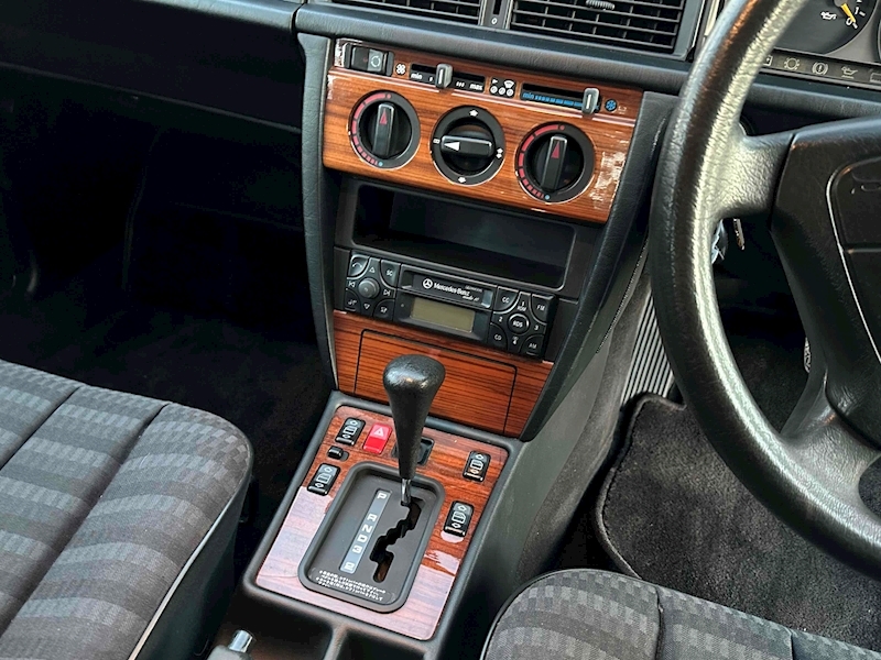 Mercedes-Benz 1992 mercedes 190E 2.0 auto with AC ! 