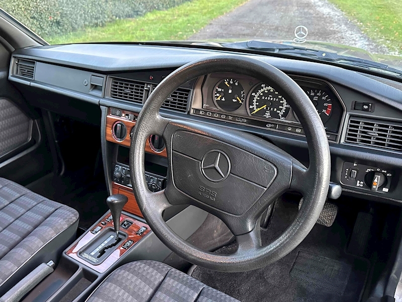 Mercedes-Benz 1992 mercedes 190E 2.0 auto with AC ! 