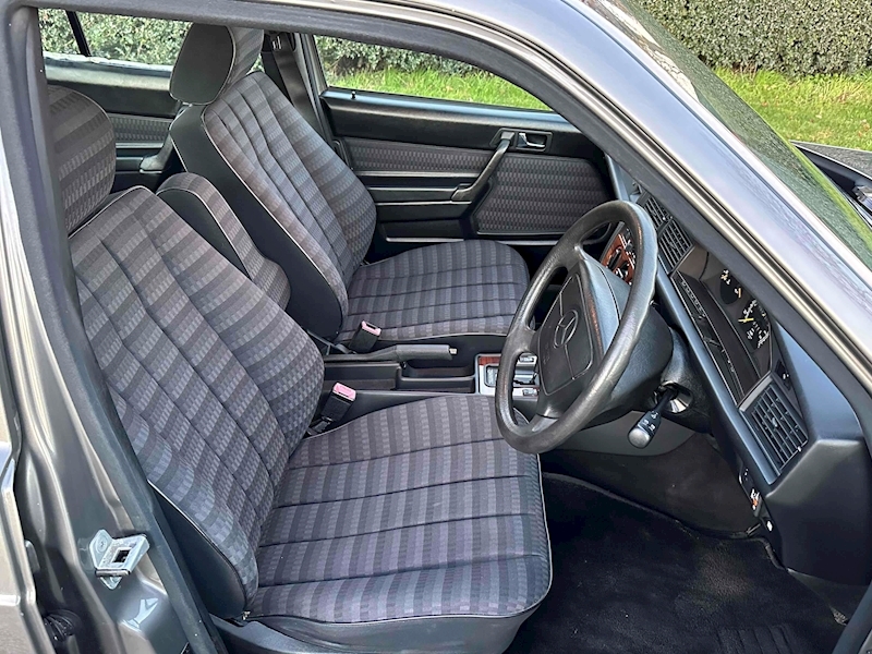 Mercedes-Benz 1992 mercedes 190E 2.0 auto with AC ! 