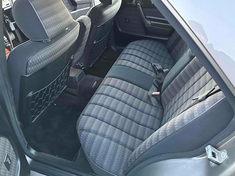 Mercedes-Benz 1992 mercedes 190E 2.0 auto with AC ! 