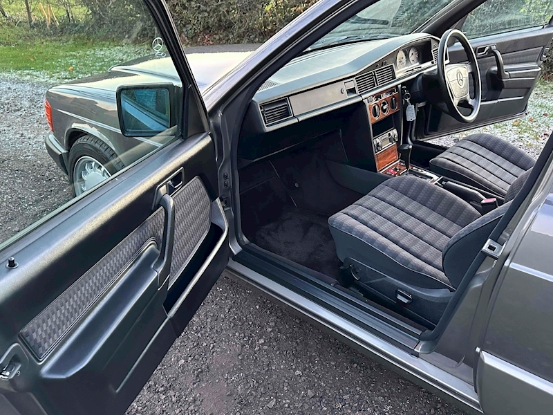 Mercedes-Benz 1992 mercedes 190E 2.0 auto with AC ! 