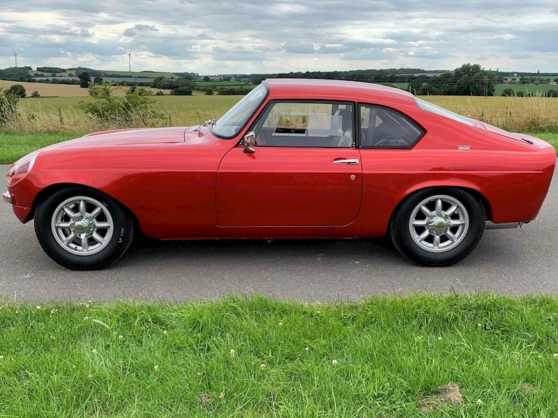 MG B Coune Berlinette Coupe