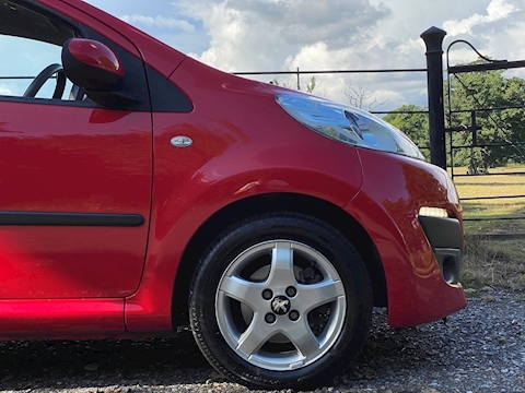 107 Allure Hatchback 1.0 Automatic Petrol