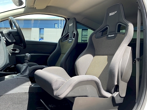 2.0 Renaultsport Cup Hatchback 3dr Petrol Manual (190 g/km, 197 bhp)