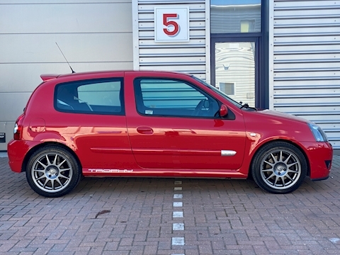 2.0 16v Renaultsport Trophy Hatchback 3dr Petrol Manual (194 g/km, 182 bhp)