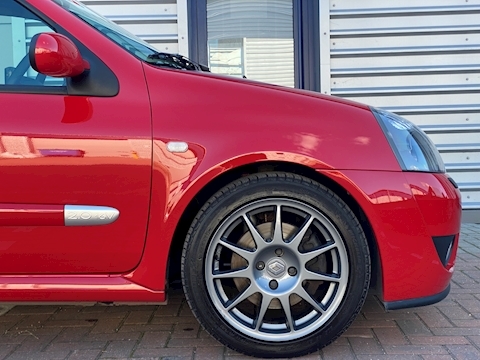 2.0 16v Renaultsport Trophy Hatchback 3dr Petrol Manual (194 g/km, 182 bhp)