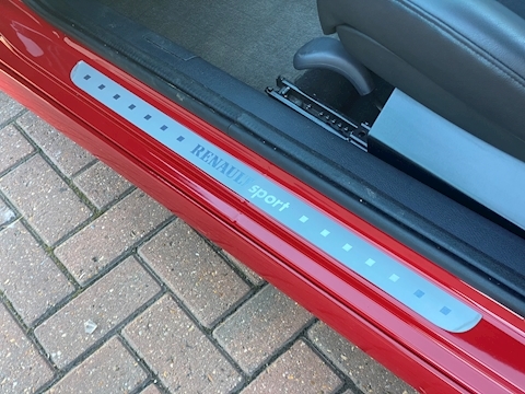 2.0 16v Renaultsport Trophy Hatchback 3dr Petrol Manual (194 g/km, 182 bhp)