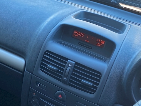 2.0 16v Renaultsport Trophy Hatchback 3dr Petrol Manual (194 g/km, 182 bhp)