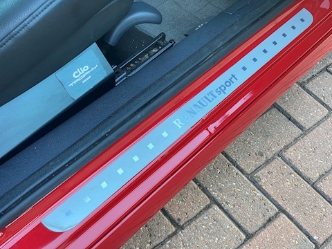 2.0 16v Renaultsport Trophy Hatchback 3dr Petrol Manual (194 g/km, 182 bhp)