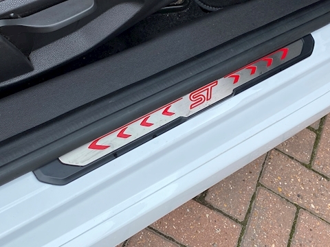 1.6 EcoBoost ST-3 Hatchback 3dr Petrol Manual (138 g/km, 180 bhp)