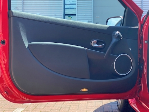 2.0 16v Renaultsport F1 Team Hatchback 3dr Petrol Manual (199 g/km, 197 bhp)