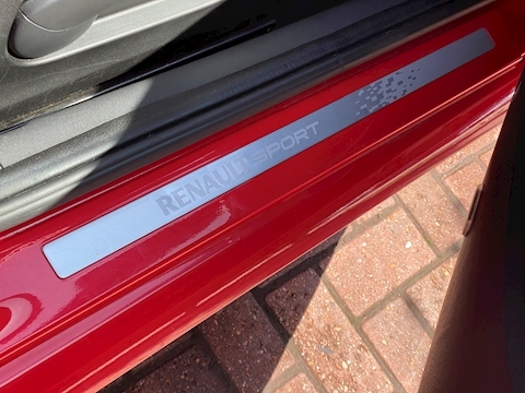 2.0 16v Renaultsport F1 Team Hatchback 3dr Petrol Manual (199 g/km, 197 bhp)