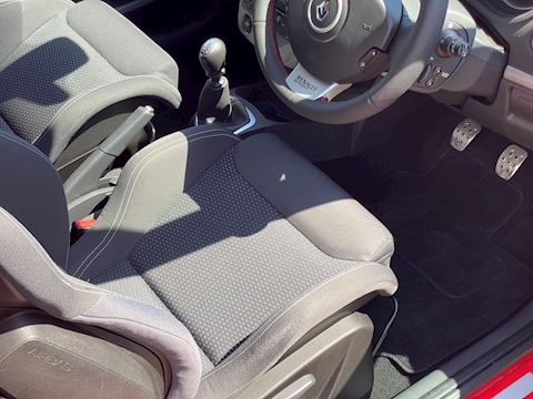 2.0 16v Renaultsport F1 Team Hatchback 3dr Petrol Manual (199 g/km, 197 bhp)