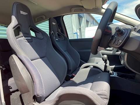 2.0 16v Renaultsport F1 Team Hatchback 3dr Petrol Manual (199 g/km, 197 bhp)