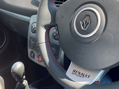 2.0 16v Renaultsport F1 Team Hatchback 3dr Petrol Manual (199 g/km, 197 bhp)