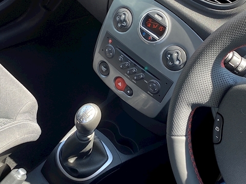 2.0 16v Renaultsport F1 Team Hatchback 3dr Petrol Manual (199 g/km, 197 bhp)