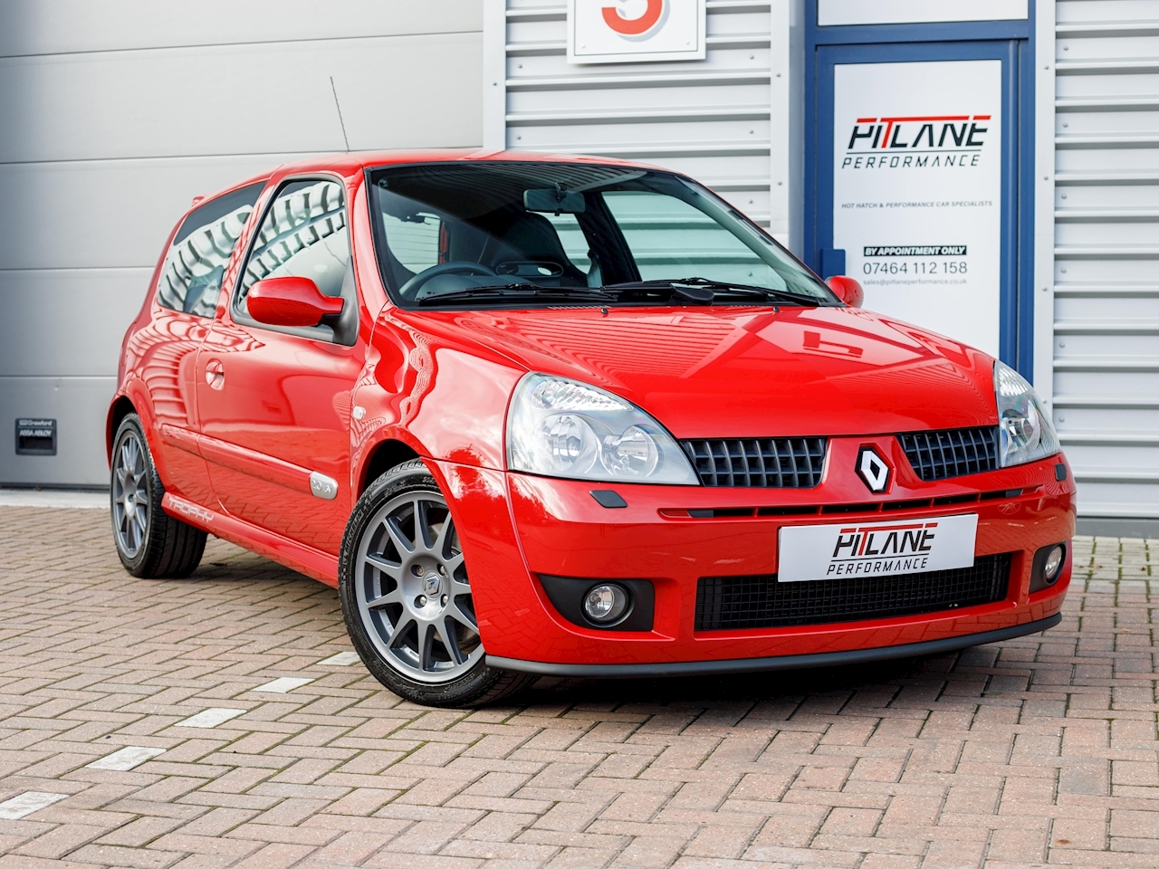 Renault Clio 2.0 16v Renaultsport Trophy Hatchback 3dr Petrol Manual (194 g/km, 182 bhp)