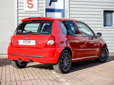Clio 2.0 16v Renaultsport Trophy Hatchback 3dr Petrol Manual (194 g/km, 182 bhp)