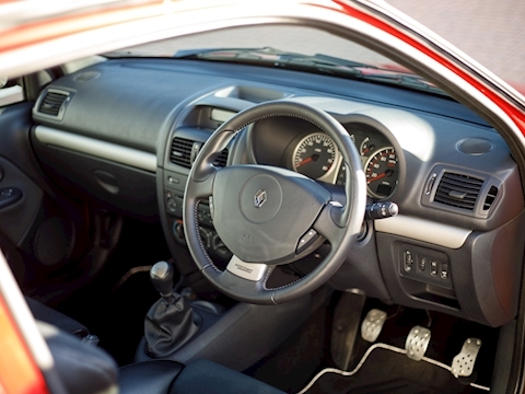 Clio 2.0 16v Renaultsport Trophy Hatchback 3dr Petrol Manual (194 g/km, 182 bhp)