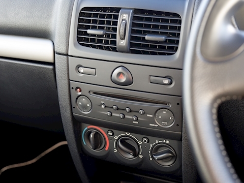 Clio 2.0 16v Renaultsport Trophy Hatchback 3dr Petrol Manual (194 g/km, 182 bhp)