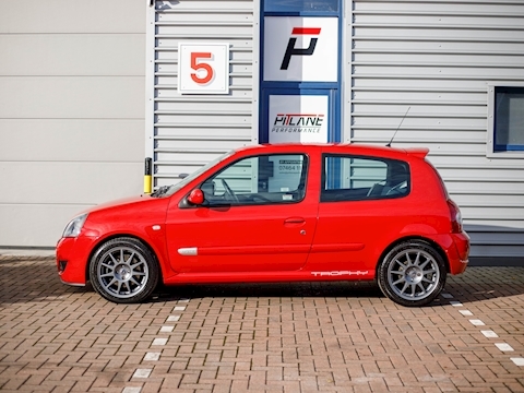 Clio 2.0 16v Renaultsport Trophy Hatchback 3dr Petrol Manual (194 g/km, 182 bhp)