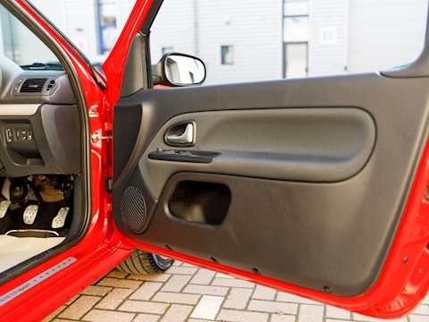 Clio 2.0 16v Renaultsport Trophy Hatchback 3dr Petrol Manual (194 g/km, 182 bhp)