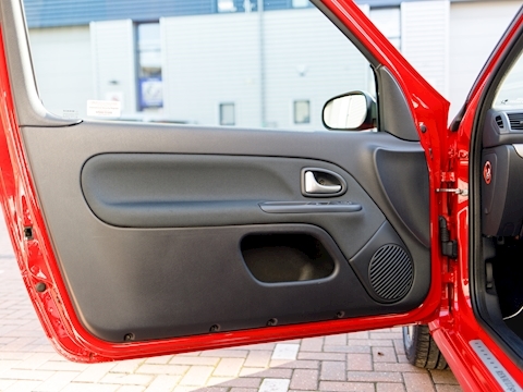 Clio 2.0 16v Renaultsport Trophy Hatchback 3dr Petrol Manual (194 g/km, 182 bhp)