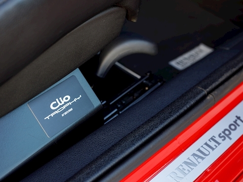 Clio 2.0 16v Renaultsport Trophy Hatchback 3dr Petrol Manual (194 g/km, 182 bhp)