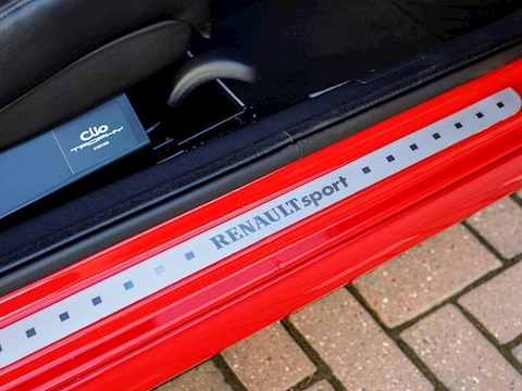 Clio 2.0 16v Renaultsport Trophy Hatchback 3dr Petrol Manual (194 g/km, 182 bhp)