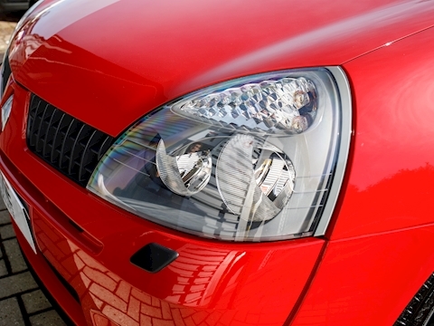 Clio 2.0 16v Renaultsport Trophy Hatchback 3dr Petrol Manual (194 g/km, 182 bhp)