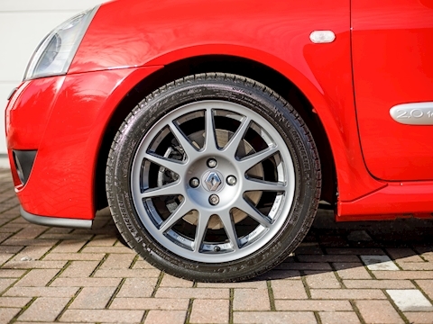 Clio 2.0 16v Renaultsport Trophy Hatchback 3dr Petrol Manual (194 g/km, 182 bhp)