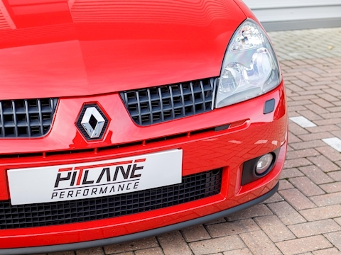 Clio 2.0 16v Renaultsport Trophy Hatchback 3dr Petrol Manual (194 g/km, 182 bhp)