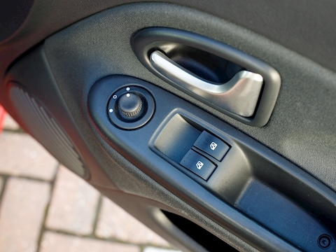 Clio 2.0 16v Renaultsport Trophy Hatchback 3dr Petrol Manual (194 g/km, 182 bhp)