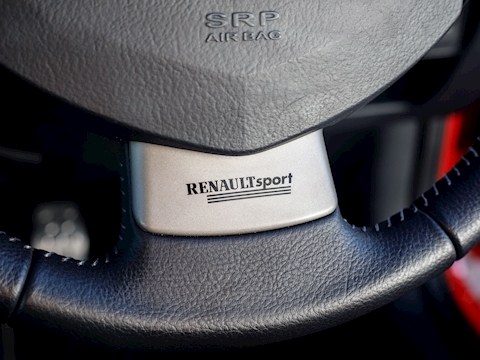 Clio 2.0 16v Renaultsport Trophy Hatchback 3dr Petrol Manual (194 g/km, 182 bhp)