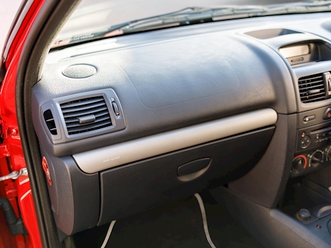 Clio 2.0 16v Renaultsport Trophy Hatchback 3dr Petrol Manual (194 g/km, 182 bhp)