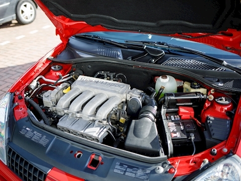 Clio 2.0 16v Renaultsport Trophy Hatchback 3dr Petrol Manual (194 g/km, 182 bhp)