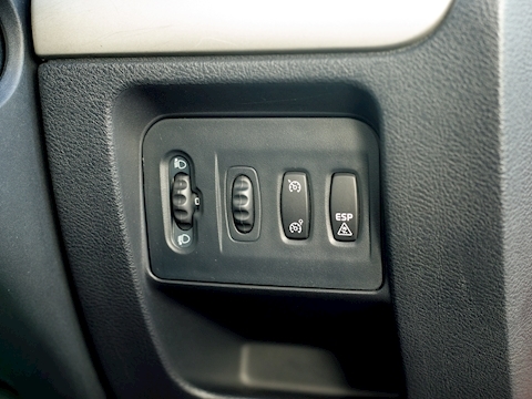 Clio 2.0 16v Renaultsport Trophy Hatchback 3dr Petrol Manual (194 g/km, 182 bhp)