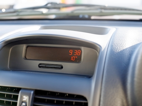 Clio 2.0 16v Renaultsport Trophy Hatchback 3dr Petrol Manual (194 g/km, 182 bhp)