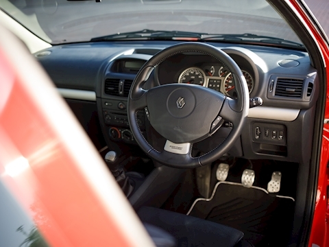 Clio 2.0 16v Renaultsport Trophy Hatchback 3dr Petrol Manual (194 g/km, 182 bhp)