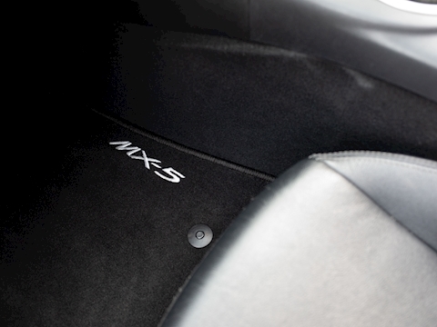 2.0i Sport Tech Roadster 2dr Petrol Manual (181 g/km, 158 bhp)