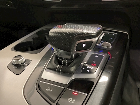 Audi Q7 S-Line Quattro 272PS
