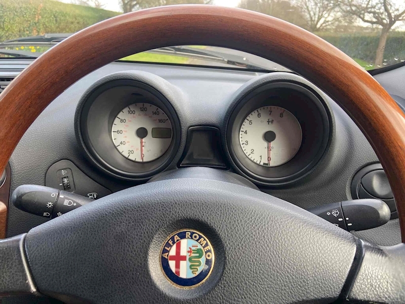 Alfa Romeo 2.5 V6 24V Saloon 4dr Petrol Manual (271 g/km, 190 bhp)